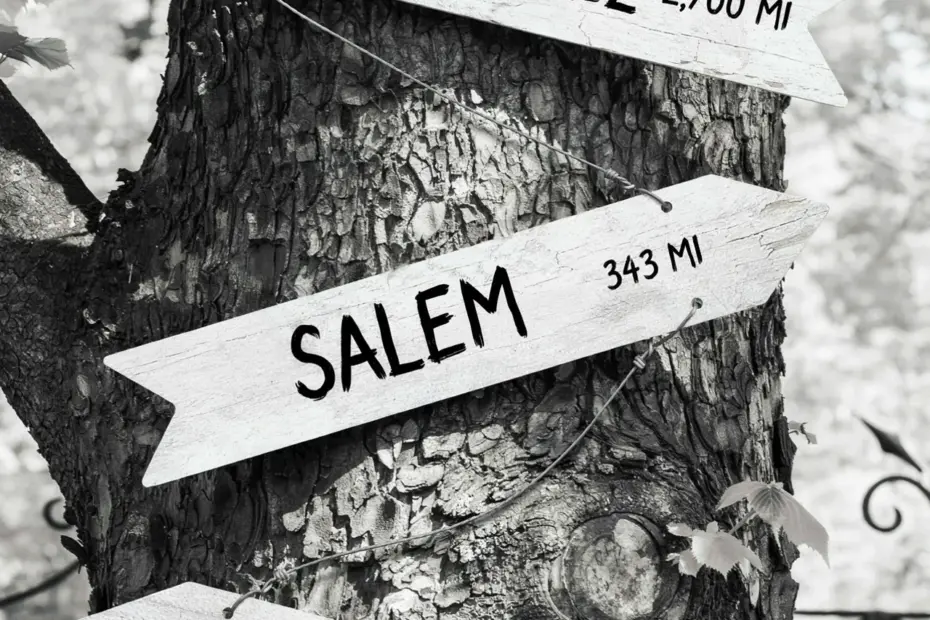 Spooky Sign Post | DIY Halloween Yard Decor | Point to Amityville & Elm Street