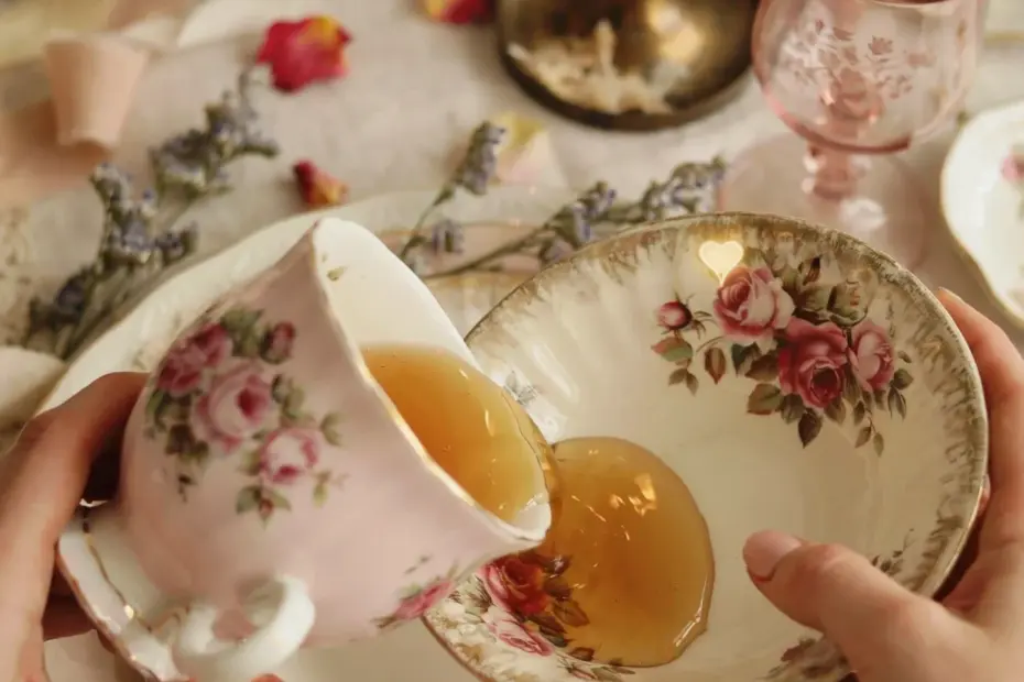 Christmas Tablescape Ideas | Easy DIY Centerpiece for Holiday Dinner | Viral 2025 Trends