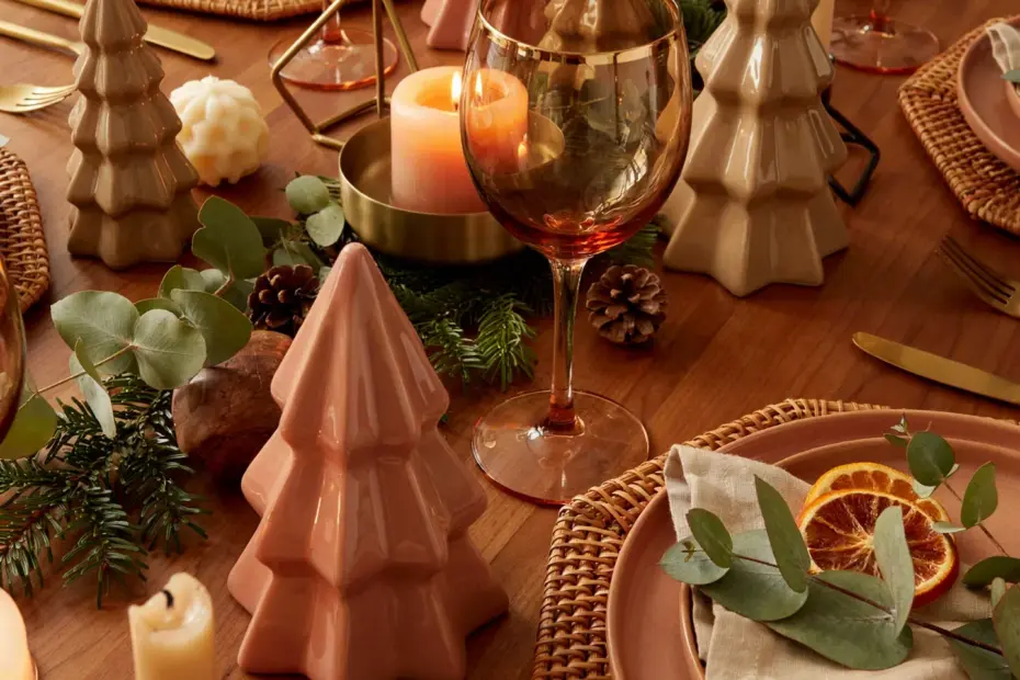 Christmas Dining Table Decor Ideas | Elegant Holiday Tablescapes for Your Festive Dinner